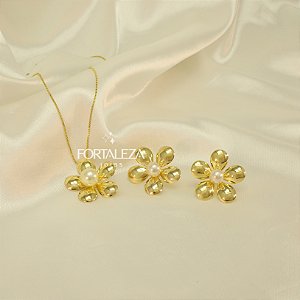Conjunto de Flor com Pérola Banhado a Ouro 18k