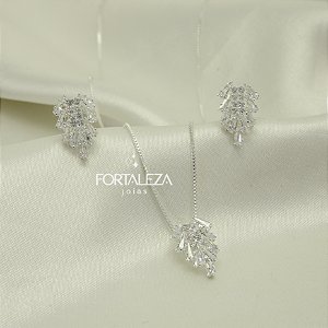 Conjunto com Detalhe Cravejado em Zircônias Banhado a Prata