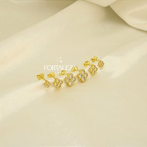 Brinco em Trio de Flor com Zircônia Banhado a Ouro 18k