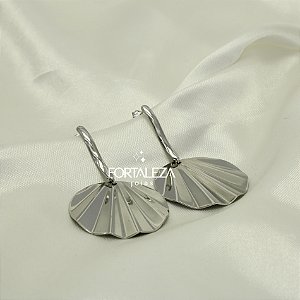 Brinco com Design Plissado em Aço Inox