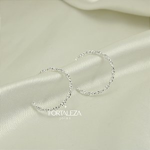 Brinco Argola com Design Torcido Banhado a Prata 925