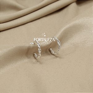 Brinco Argola com Design Torcido Banhado a Prata 925