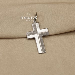 Pingente de Cruz Texturizada em Aço Inox