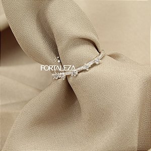 Anel com Detalhes de Zircônia Cristal Banhado a Prata