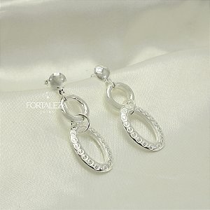 Brinco Oval trabalhado Banhado a Prata