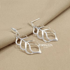 Brinco de Folha Vazada Banhado a Prata