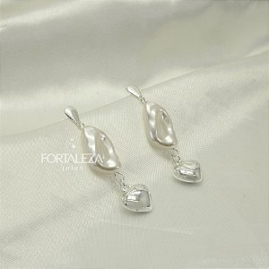 Brinco de Pérola Barroca com Coração Banhado a Prata