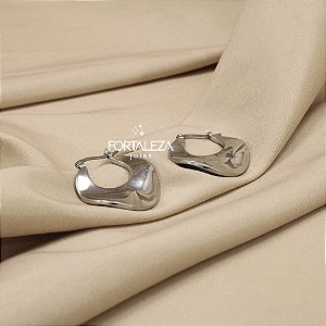 Brinco Argola com Design Torcido em Aço Inox