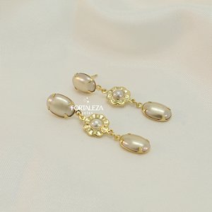 Brinco de Pérolas com Flor Banhado a Ouro 18k