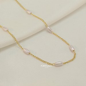 Gargantilha com Detalhes de Pérolas Ovais Banhado a Ouro 18k