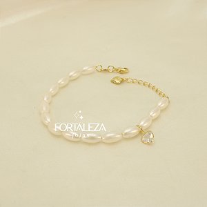 Pulseira de Pérolas Ovais com Pingente Coração Banhado a Ouro 18k