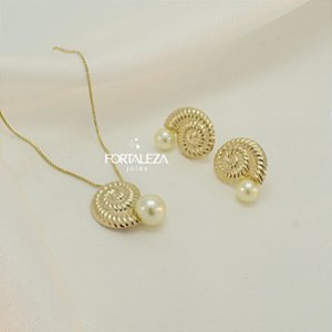 Conjunto com Design Concha e Pérola Banhado a Ouro 18k