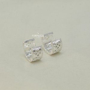 Brinco Argola Trevo Trabalhado em Zircônia Cristal Banhado a Prata