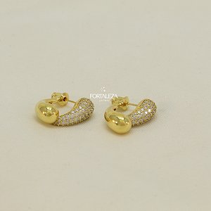 Brinco Dupla Vírgula Liso e Zircônia Cristal Banhado a Ouro 18k