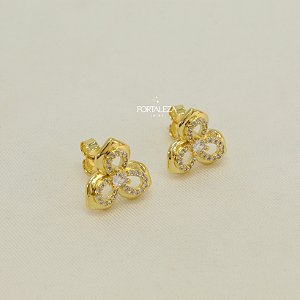 Brinco Flor Três Pétalas Cravejado com Zircônia  Cristal Banhado a Ouro 18k