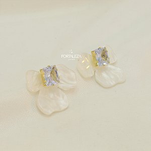 Brinco Flor de Resina  Banhado a Ouro 18k