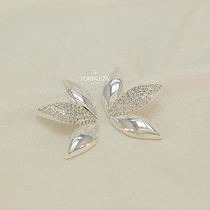 Brinco Meia Flor com Pétala Cravejada  Banhado a Prata