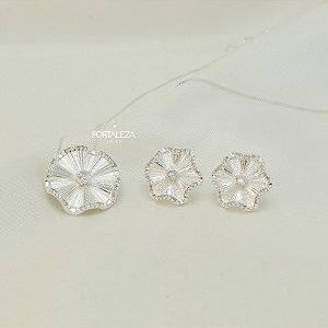 Conjunto de flores com Bordas de Zircônia em Cristal Banhado a Prata