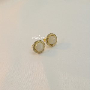 Brinco Redondo Resina Cravejado com Mini Zircônias Banhado a Ouro 18k