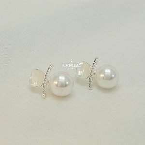 Brinco com Design Geométrico Sofisticado Banhado a Prata