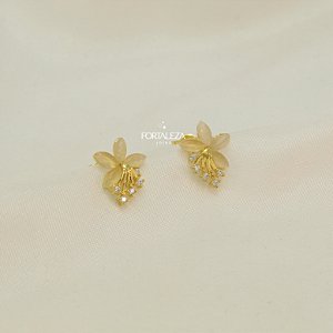 Brinco Delicado de Flor com Pétalas Naturais e Zircônia Banhado a Ouro 18k