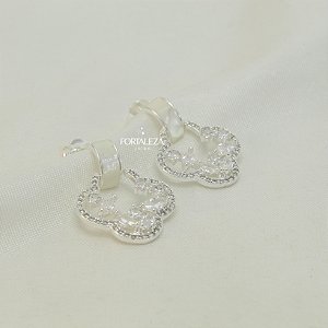 Brinco Design de Trevo Cravejado com Zircônia Cristal Banhado a  Prata