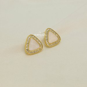 Brinco com Design Geométrico Triangular Cravejado Banhado a Ouro 18k