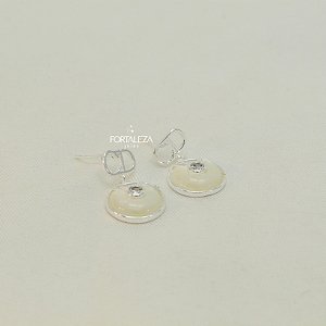 Brinco Inspiração Christian Dior Resina Branca e Zircônia Banhado a Prata