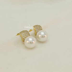 Brinco de Pérola Quadrado Cravejado com Zircônia Banhado a Ouro 18k