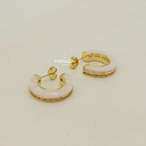 Brinco Argola Metade Branco e Zircônia Cristal Banhado a Ouro 18k