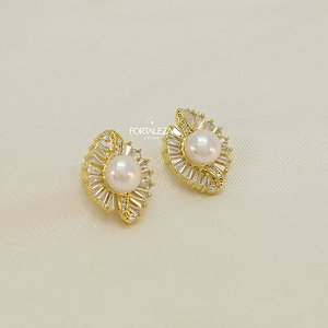 Brinco com Pérola e Moldura de Zircônia Baguete Banhado a Ouro 18k