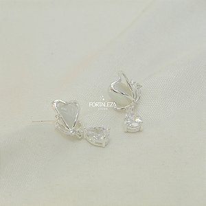 Brinco Borboleta com Pingente Gota Cristal Banhado a Prata