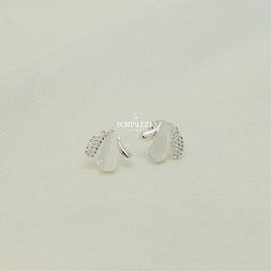 Brinco Três Pétalas Banhado a Prata