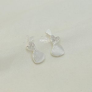 Brinco Coração Triplo Madrepérola e Zircônia Banhado a Prata