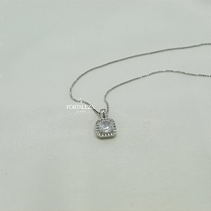 Gargantilha Estilo Clássico Halo Cravejado com Zircônia Banhado a Ouro Branco