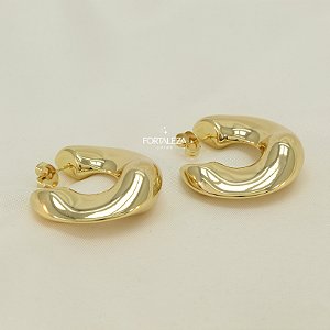 Brinco com Design C Volumoso Banhado a Ouro 18k