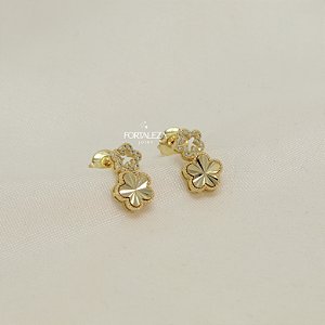 Brinco Formato de Flor Delicado com Dupla Banhado a Ouro 18k