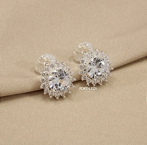 Brinco Flor Cravejado em Zircônia Banhado a Prata