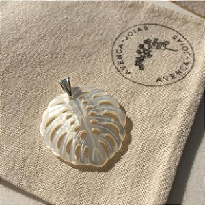 PINGENTE COSTELA DE ADÃO MADREPÉROLA