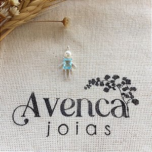 PINGENTE MENINO PÉROLA E PEDRA