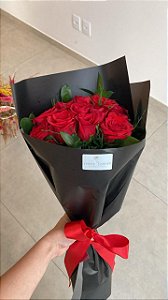 Elegance Black (12 rosas)