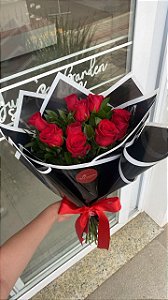 Buquê Classic 10 rosas (versão Black)