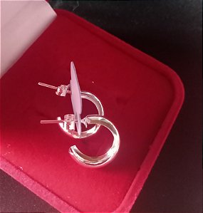 Argola pequena folheada