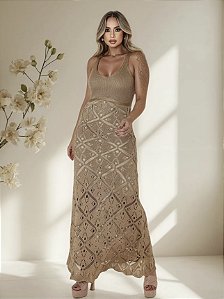 Vestido Resort Tricot com leve brilho acetinado trabalhado em Macrame Geométrico Longo Dourado