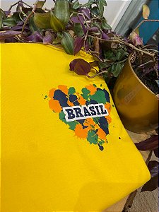 T-Shirt - Brasil Coração Colorido