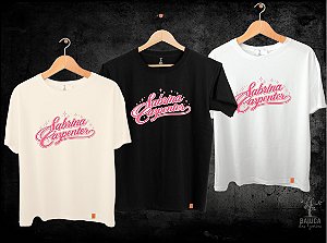 Camiseta Sabrina Carpenter - Nome rosa
