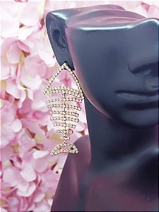 Brinco de Espinha de Peixe: Elegância Clássica em Dourado e Prata