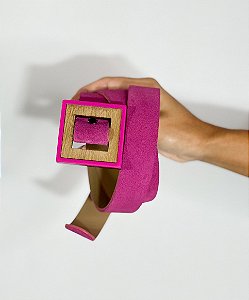 Cinto fivela de acrílico quadrada detalhe em madeira