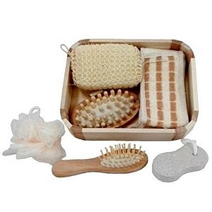 Kit para Banho Cesta de Madeira com Esponja, Bucha, Escova, Lixa, Escova para Costas- HM9434