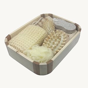 Kit para Banho Cesta de Madeira com Esponja, Bucha, Escova, Lixa, Escova para Costas- HM9434